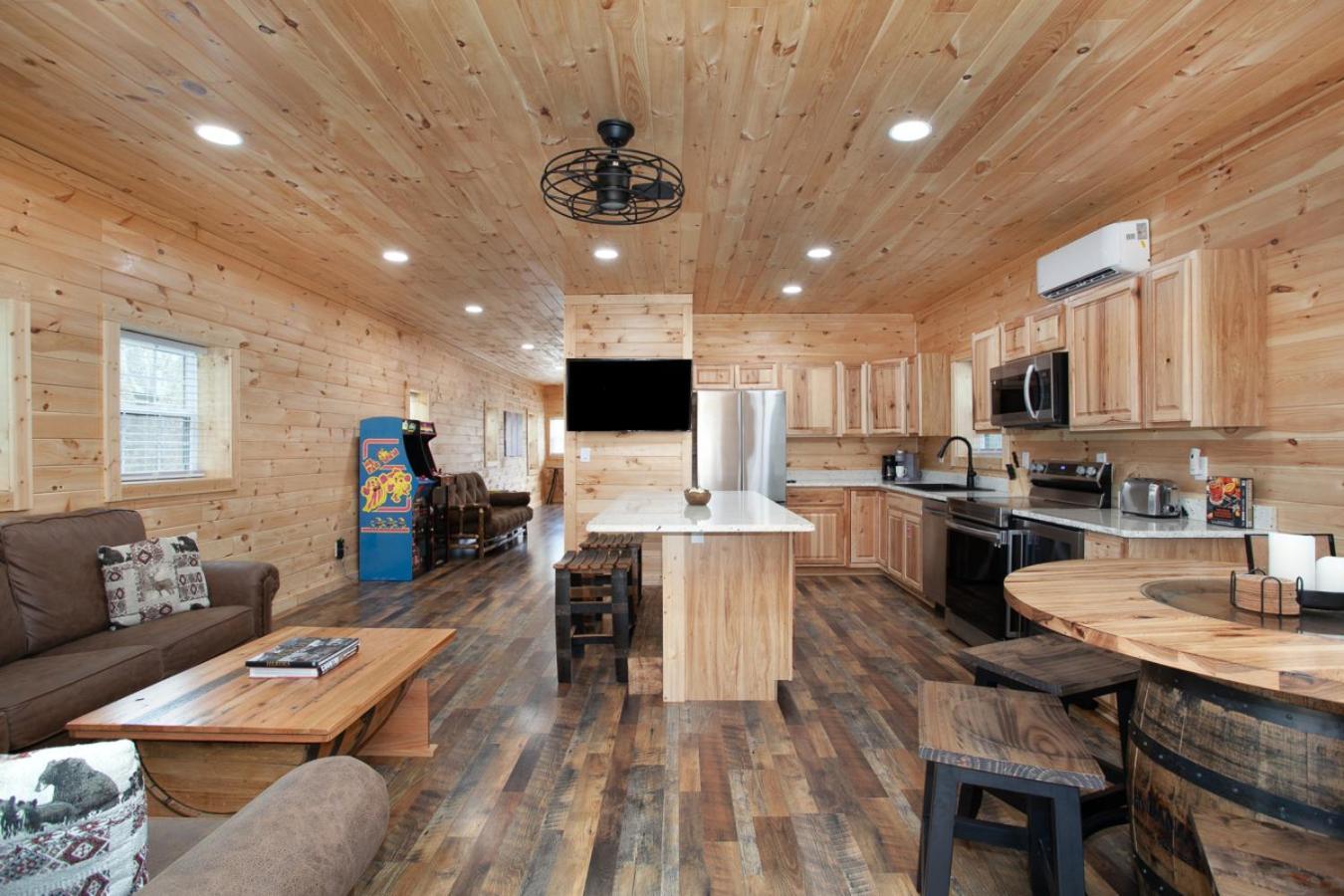 Villa Whiskey Barrel W Hot Tub Arcade Game Fire Pit Sevierville Exterior foto